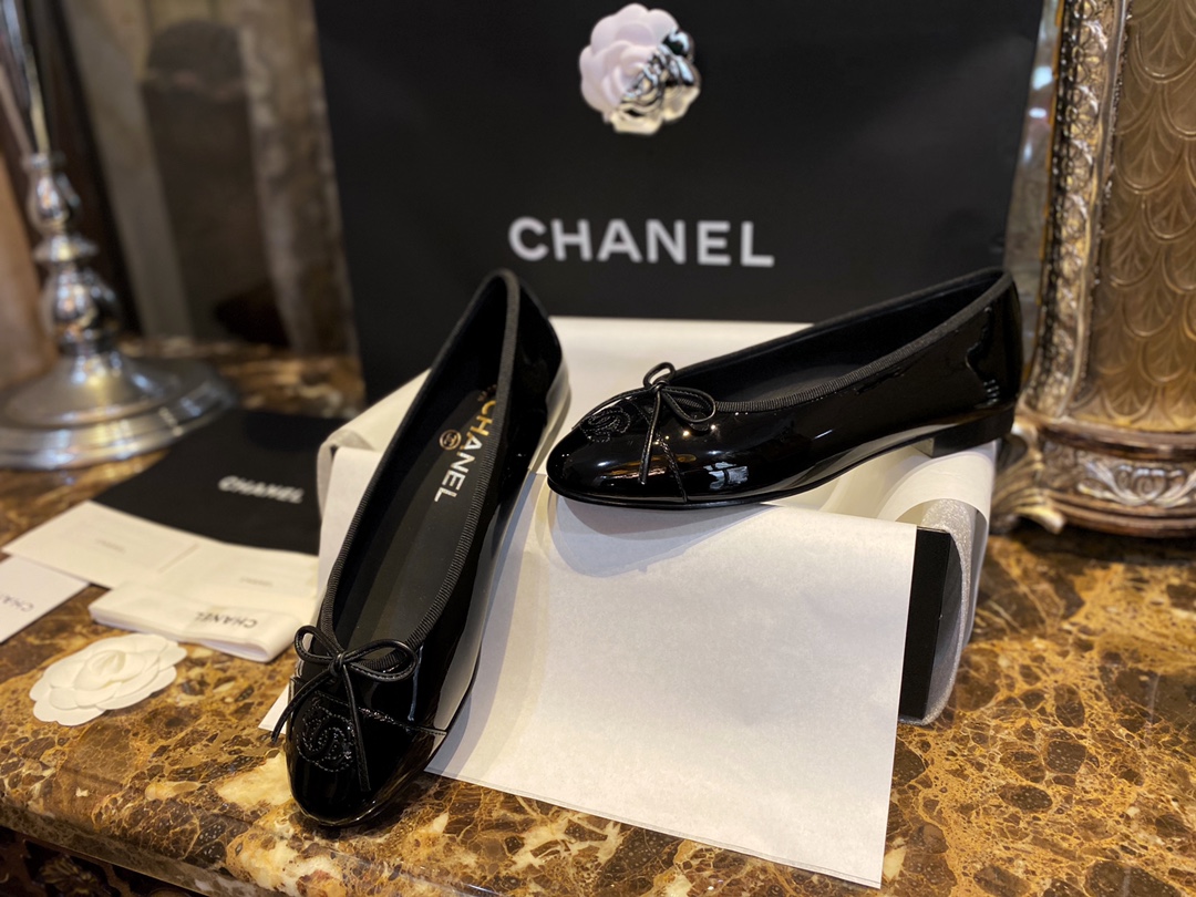 [팬더샵] 샤넬 CC로고 페이던트 가죽 리본 발레리나 슈즈 블랙 Chanel