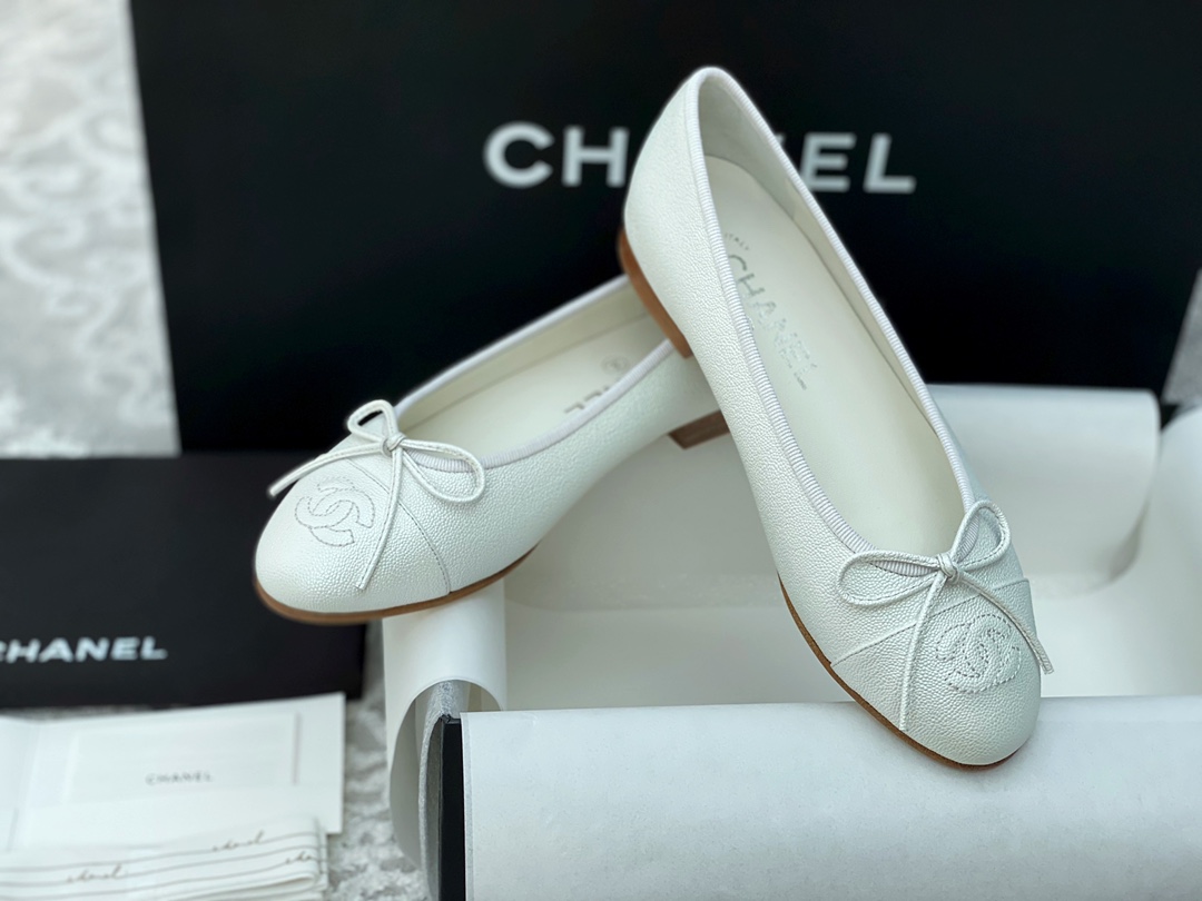 [팬더샵] 샤넬 CC 스티치 로고 레더 리본 발레리나 슈즈 화이트 Chanel