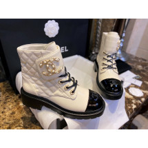 [팬더샵] 샤넬 CC 금색 체인 로고 퀼팅 배색 앵클 부츠 화이트 Chanel