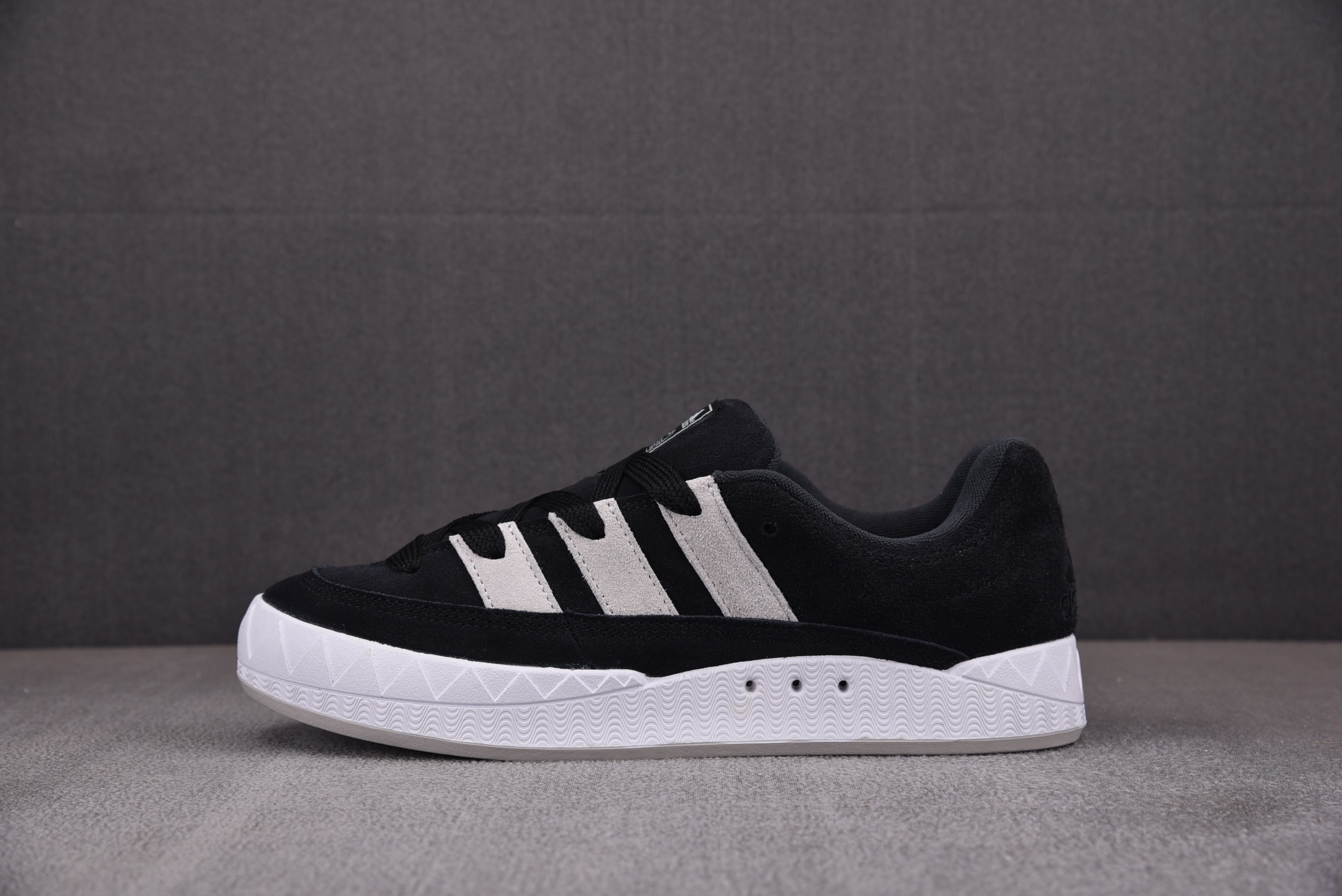 【CJ】AD Originals Adimatic 鲨鱼面包鞋 黑色 ID8265 아디다스