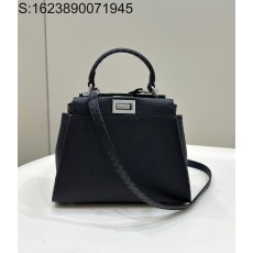 [니콜] 펜디 레더 은색 버클 핸...