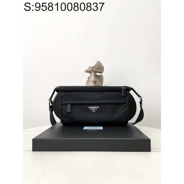 블랙프레임공장 프라다 리나일론 및 사피아노 가죽 바이커 백 2VH994 27*15.5*14cm 블랙