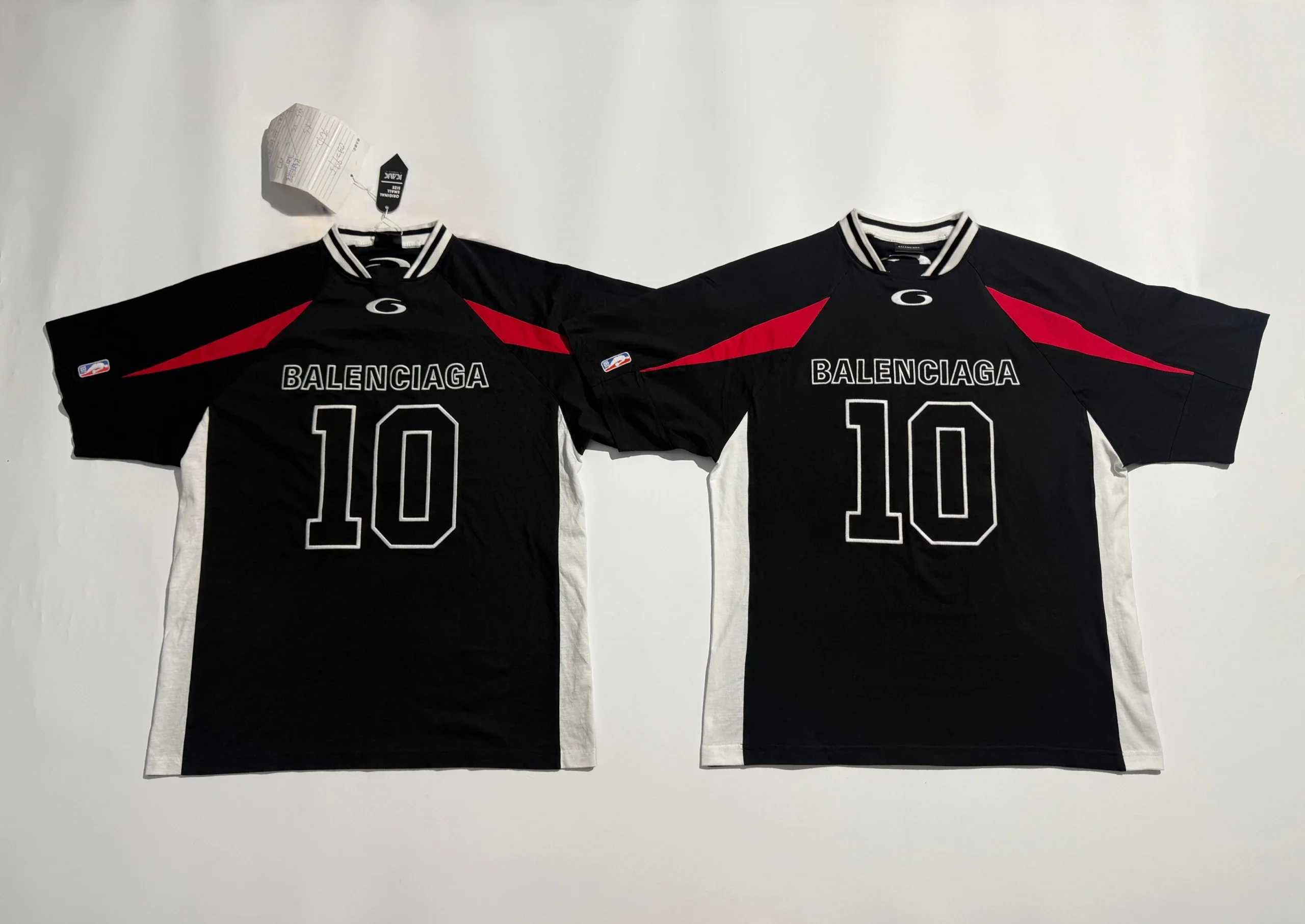 [꼬부기셀러] Balenciaga 발렌시아가 26SS NBA 블랙 레드 데콘 재구성 반팔 티셔츠