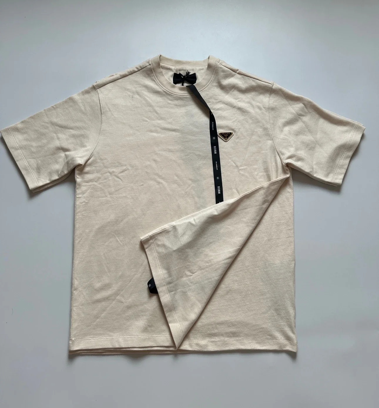 [꼬부기셀러] Prada 프라다 24SS 골드 KF 로고 배지 코튼 셔츠